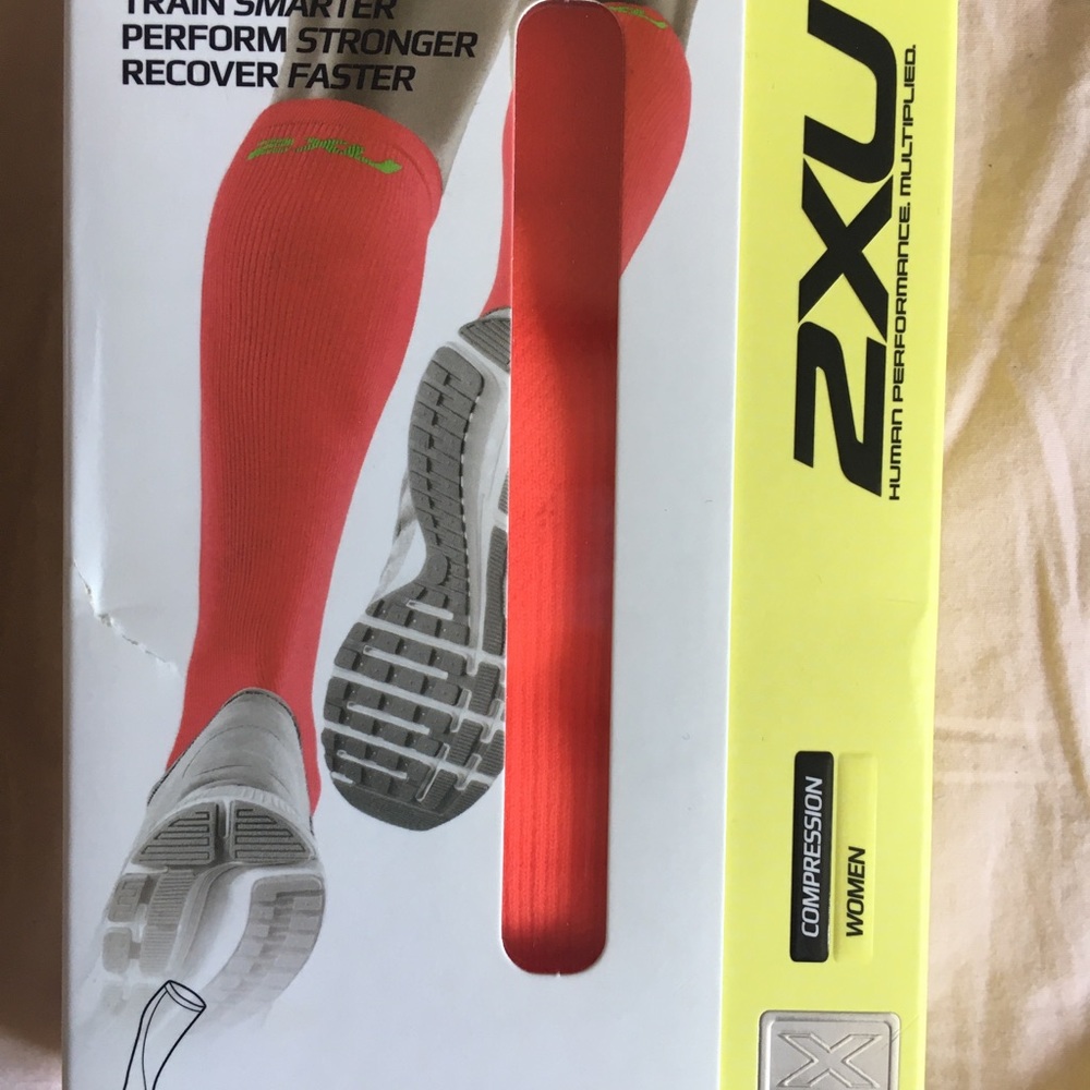 2XU compression socks women’s  size 7.5-10